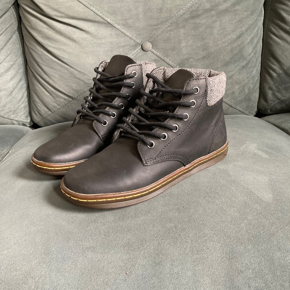 Dr. Martens Maelly Size 7 Women’s Leather Boot Almost Like New!